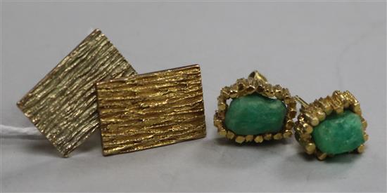 A pair of 14ct gold cufflinks and a pair of 14ct gold and green hardstone ear studs,